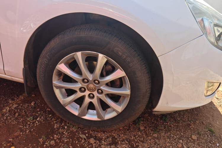 Used Buick GT 2013 XT 1.6L Automatic Fashion Edition Right Front Wheel Hub