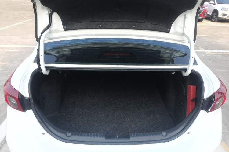 Used Mazda Mazda 3 Axela 2014 Sedan 1.5L Automatic Comfort Model
