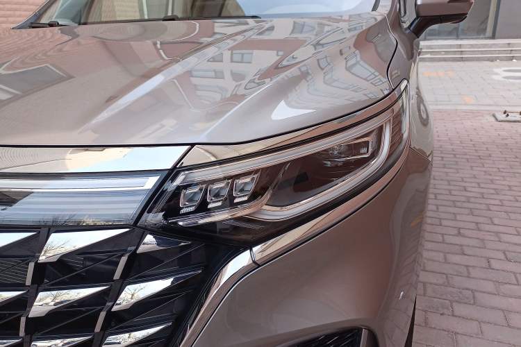 Used Roewe iMAX8 New Energy 2025 1.5T DMH Lu Zun Deluxe Edition
