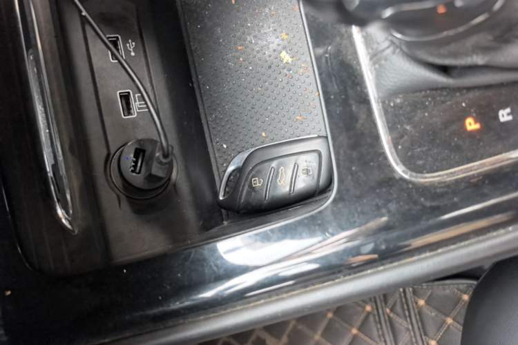 Used Roewe i5 2020 1.5L Automatic 4G Connect Luxury Flagship Edition
