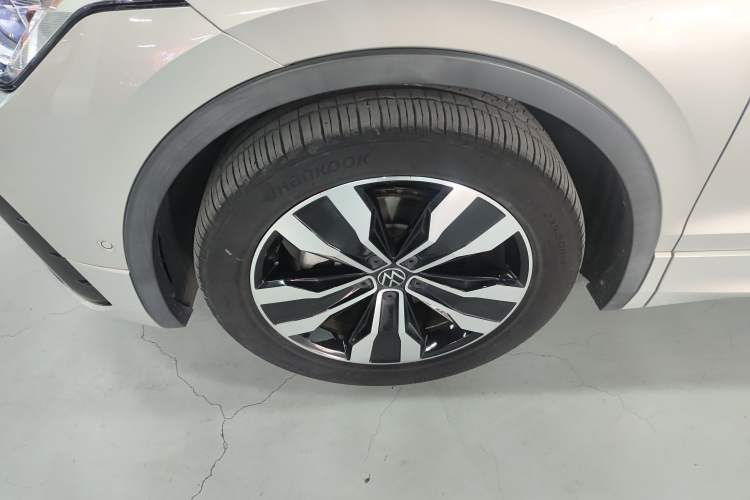 Used Volkswagen Tiguan L 2023 330TSI Automatic Two-Wheel Drive R-Line Enjoyment Edition
