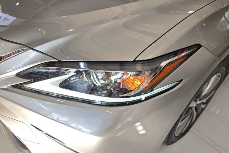 Used Lexus ES 2020 300h Premier Edition
