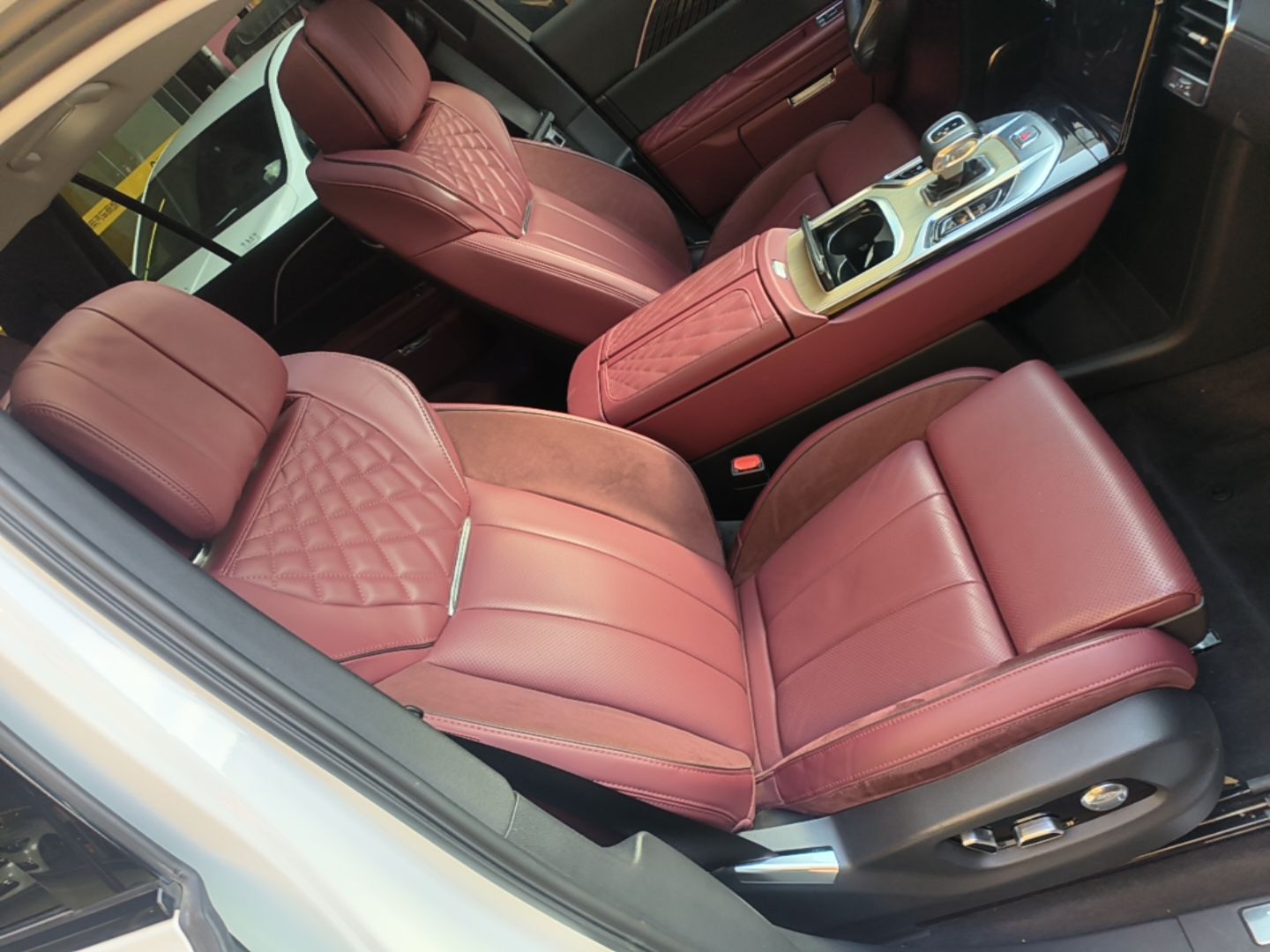 Hongqi E-HS9 2022 690 km Range Flagship Edition Six Seats — снимка 19
