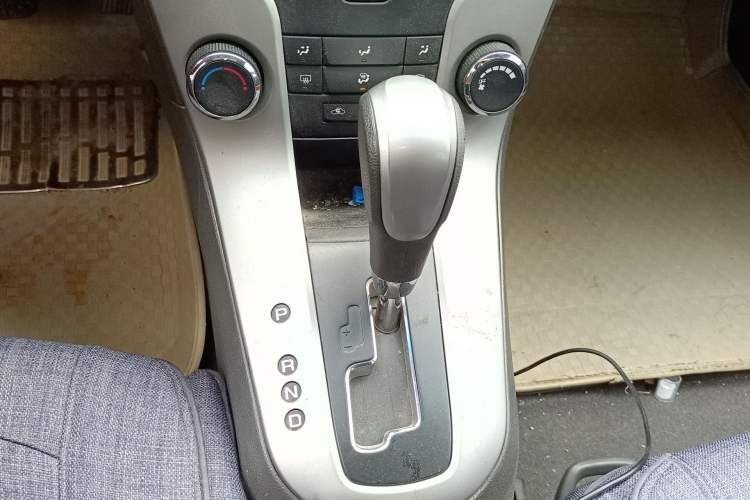 Used Chevrolet Cruze 2013 1.6L SE AT Gear Lever