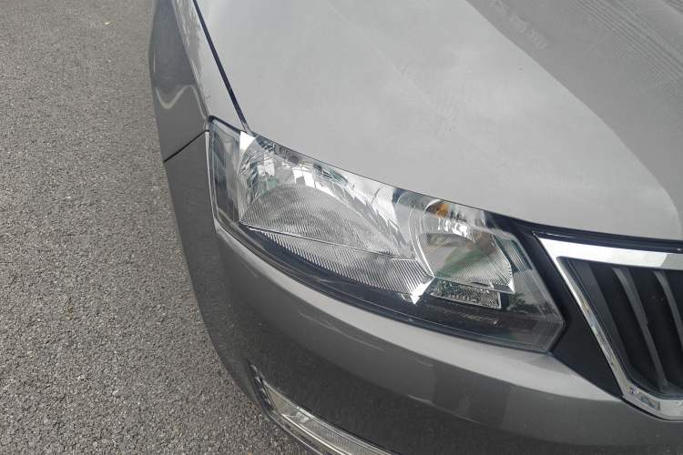 Used Skoda Rapid 2015 1.6L Automatic Smart Selection Model