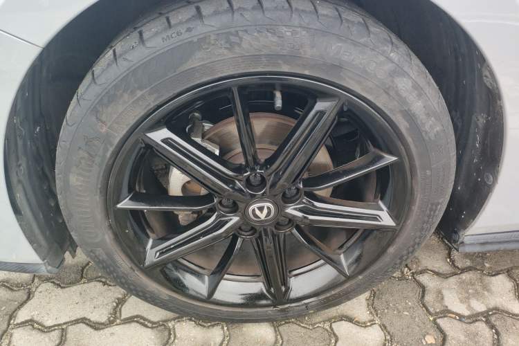 Used CHANGAN UNI-V 2022 1.5T Prestige Version Left Front Wheel Hub