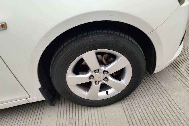 Used Chevrolet Cruze 2013 Hatchback 1.6L Manual Luxury Model
