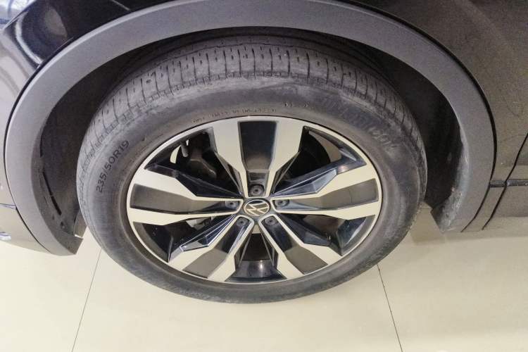 Used Volkswagen Tiguan L 2023 330TSI Automatic Two-Wheel Drive R-Line Enjoyment Edition Left Front Wheel Hub