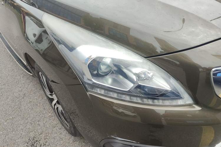 Used Peugeot 3008 2016 2.0L Automatic Trend Edition Right Front Headlight