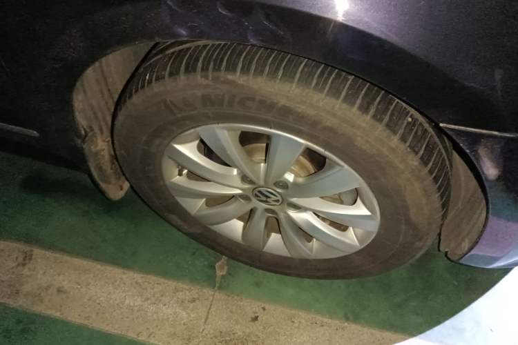 Used Volkswagen Passat 2015 1.8TSI DSG Prestige Edition Right Front Wheel Hub