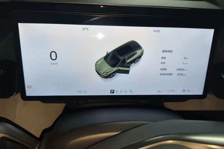 Used Lynk & Co 08 EM-P 2025 220 km All-Wheel-Drive Performance Halo
