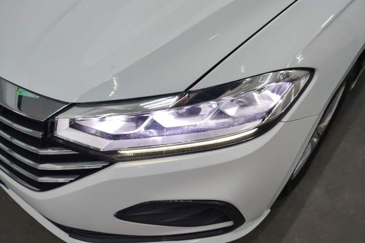 Used Volkswagen Lavida 2023 1.5L Automatic De Yi Edition Left Front Headlight