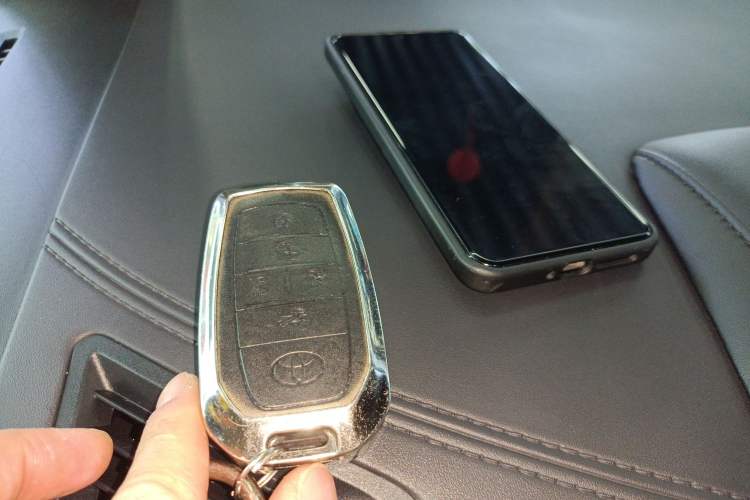 Used Toyota Alphard 2021 Dual-Engine 2.5L Luxury Edition Vehicle Key