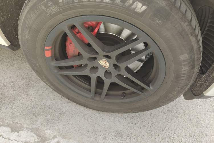 Used Porsche Macan 2014 Macan S 3.0T Right Front Wheel Hub