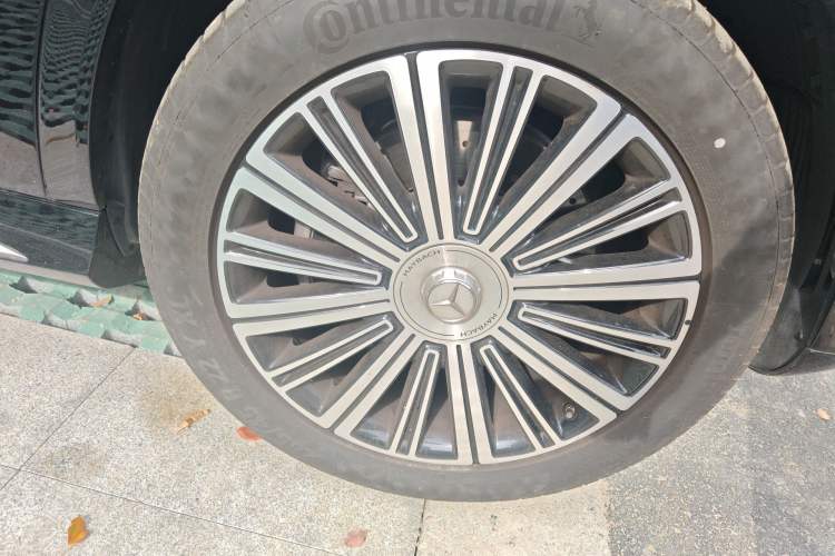 Used Mercedes-Benz Maybach GLS 2022 GLS 480 4MATIC Right Front Wheel Hub