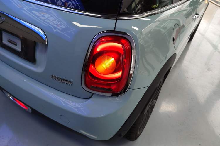 Used MINI MINI 2017 1.5T COOPER Limited Edition in Ice Blue