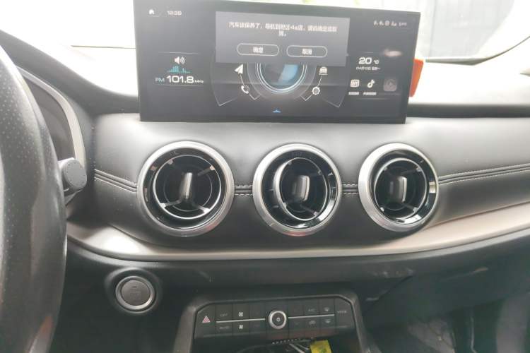 Used Wey VV6 2020 2.0T Two-Wheel Drive Smart Protection+ Audio And AC Panel