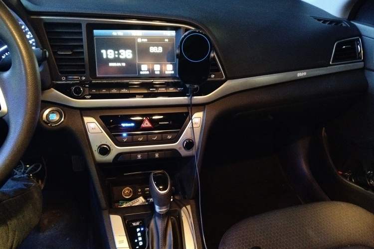 Used Hyundai Elantra (6th Generation / Lingdong) 2016 1.6L Automatic ZhiXuan – Elite Version Audio And AC Panel