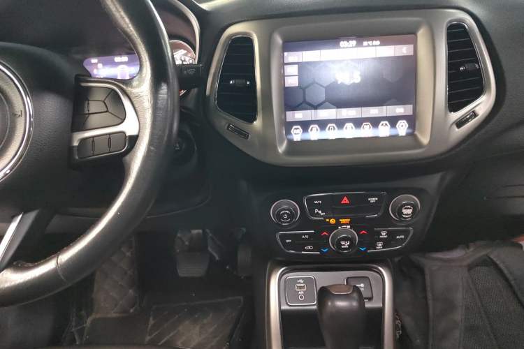 Used Jeep Compass 2017 200T Automatic Family Edition Audio And AC Panel