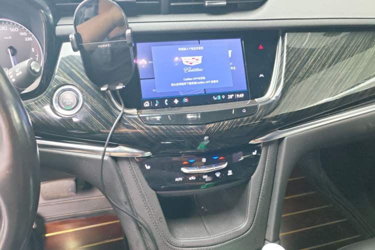 Used Cadillac XT6 2021 2.0T 6-Seater Two-Wheel Drive Luxury Version Audio And AC Panel