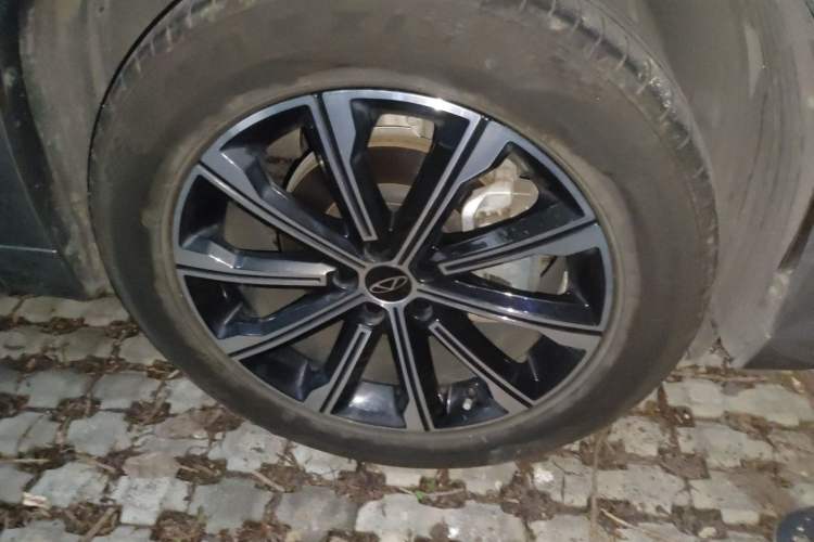 Used Chery Tiggo 9 2023 2.0T Dual-Clutch Two-Wheel Drive Leading Edition 5 Seats Right Front Wheel Hub