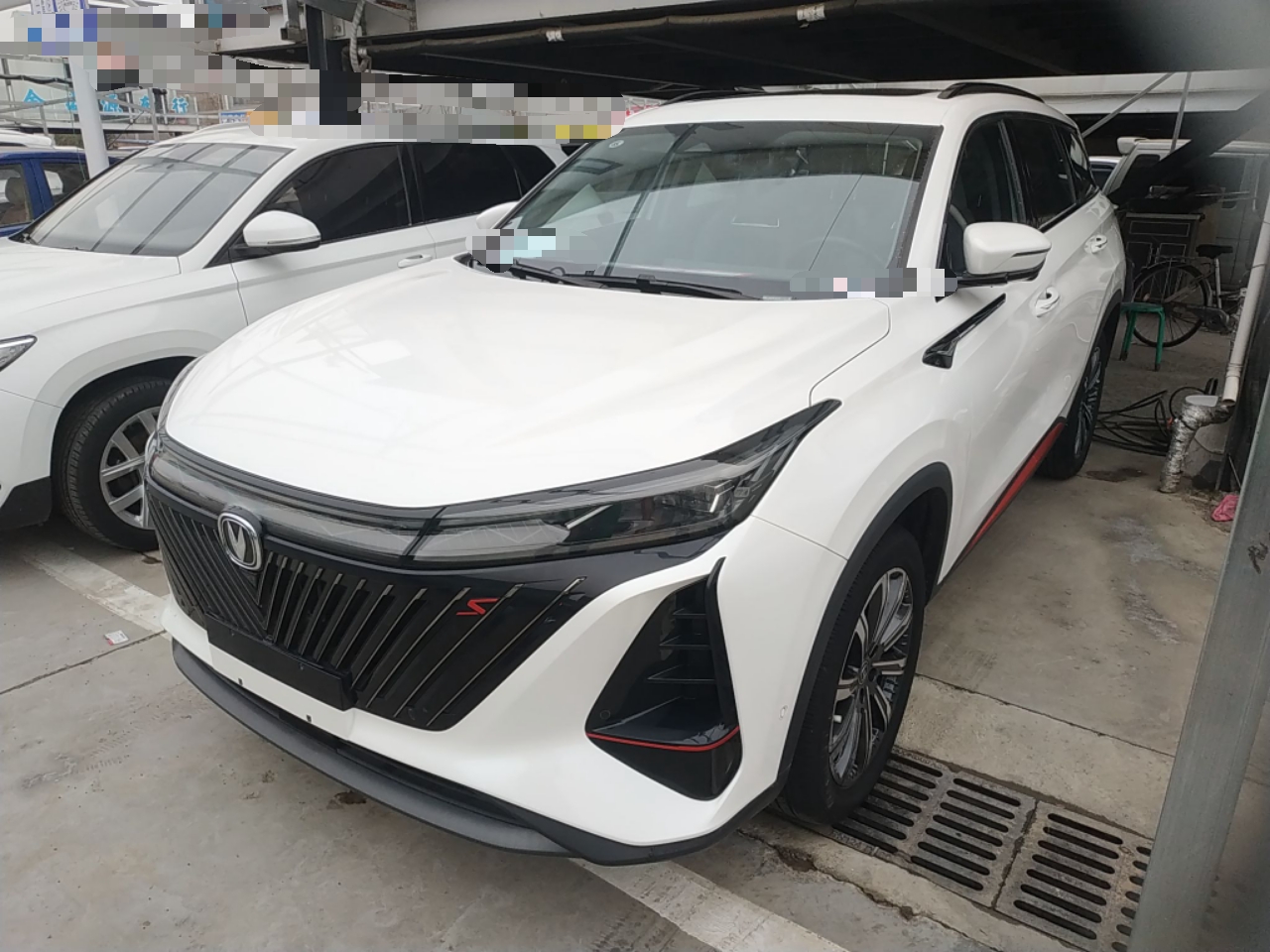 Под передней частью автомобиля