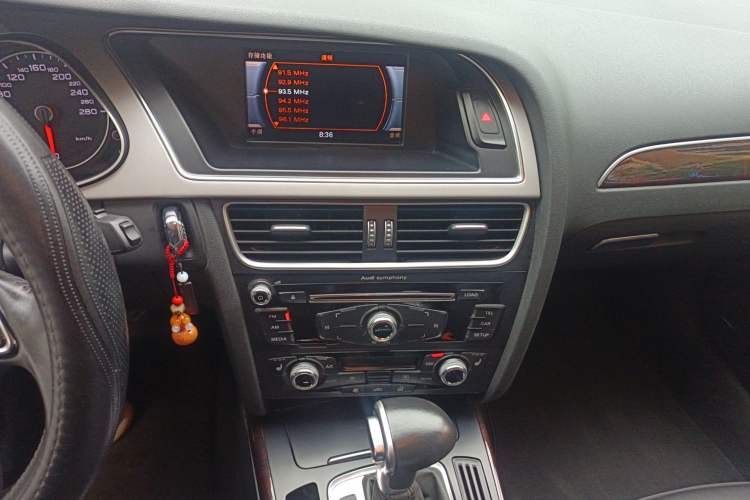 Used Audi A4L 2015 35 TFSI Automatic Comfort Model Audio And AC Panel