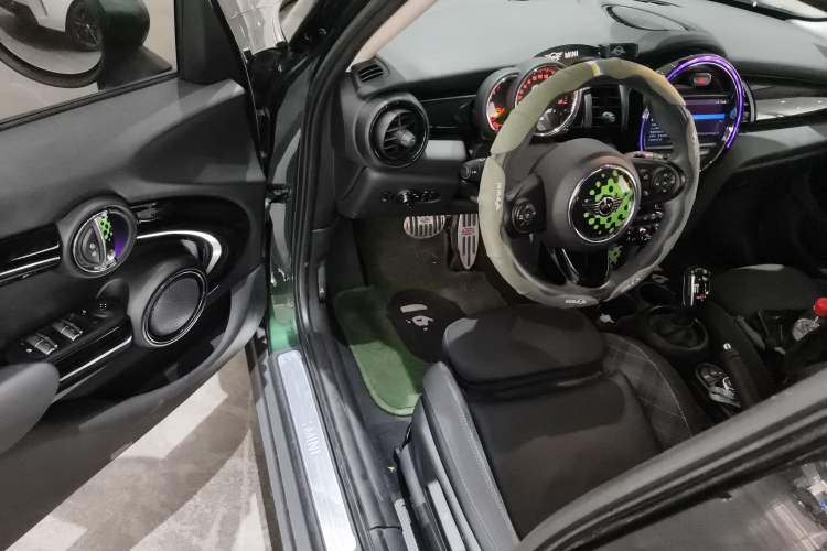 Used MINI 2018 1.5T COOPER Classic Edition Five-Door Version Driver Seat