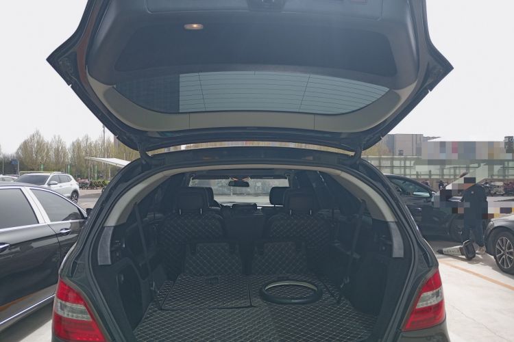 Used Mercedes-Benz R-Class 2017 R 320 4MATIC Business Edition Prestige Model
