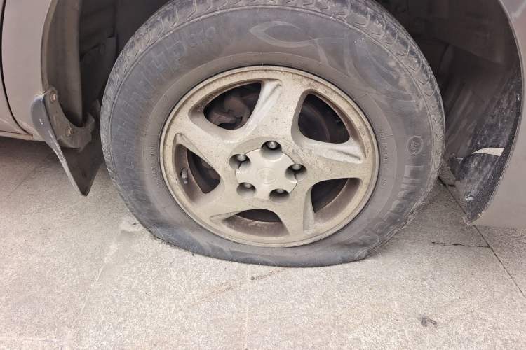 Used FORTHING Lingzhi 2014 M5 Q3 2.0L 7-seat Short-Wheelbase Luxury Model Right Front Wheel Hub