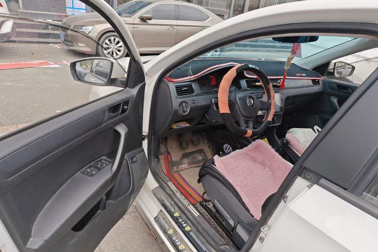 Used Volkswagen Santana 2016 1.6L Manual Fashion Edition
