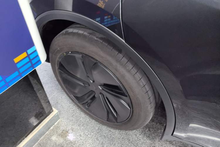 Used Tesla Model Y 2025 Rear-Wheel-Drive Version
