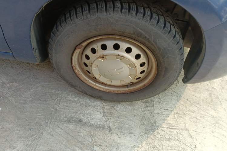 Used Chevrolet Sail 2010 Sedan 1.2L Manual Warm Edition Right Front Wheel Hub