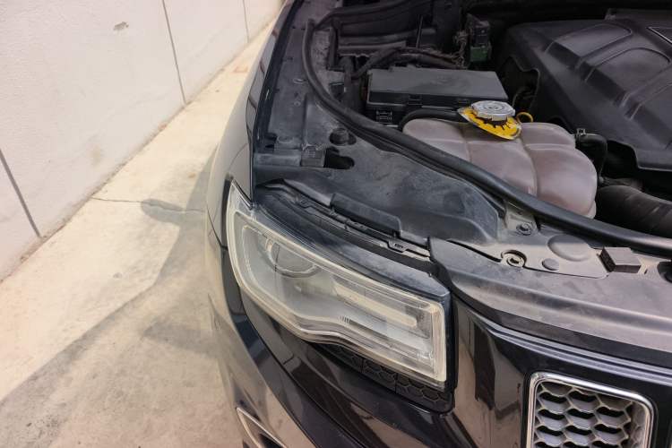 Used Jeep Grand Cherokee 2014 3.0TD Diesel Comfort Navigation Version Exterior 6