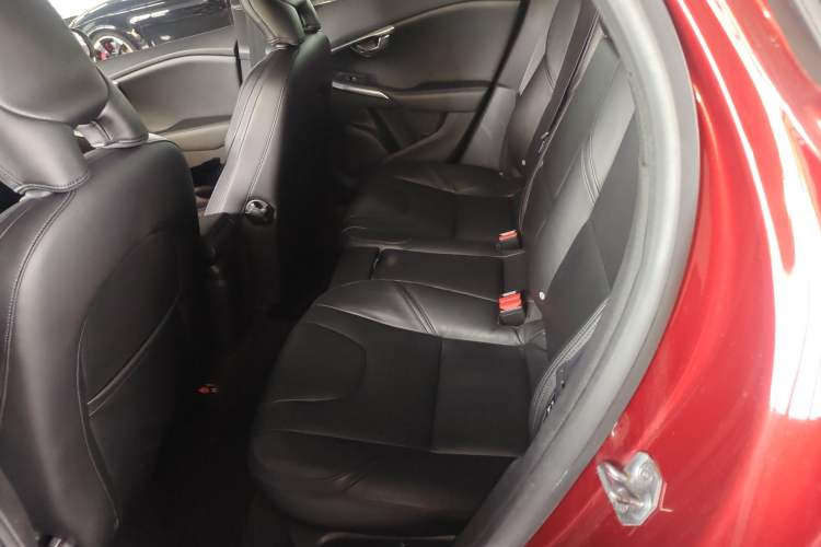 Used Volvo V40 2015 1.6T Zhiyi Edition Left Rear Seat