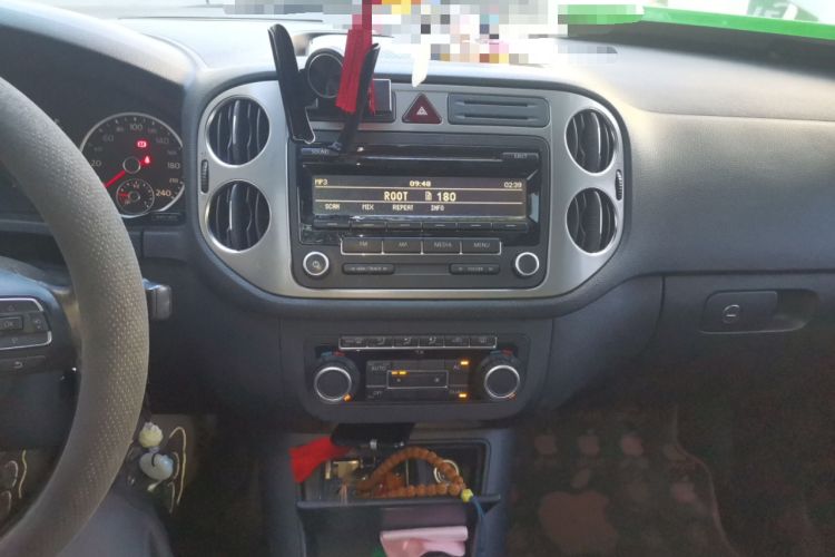 Used Volkswagen Tiguan 2010 2.0 TSI Automatic All-Wheel-Drive Elite Edition Audio And AC Panel