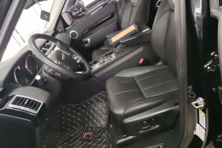 Used Land Rover Discovery 2018 3.0 SC V6 SE Left Front Seat