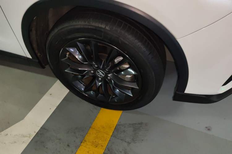 Used Acura CDX 2021 1.5T Two-Wheel Drive Deluxe · A-Spec Smart Safety Sport Model Right Front Wheel Hub