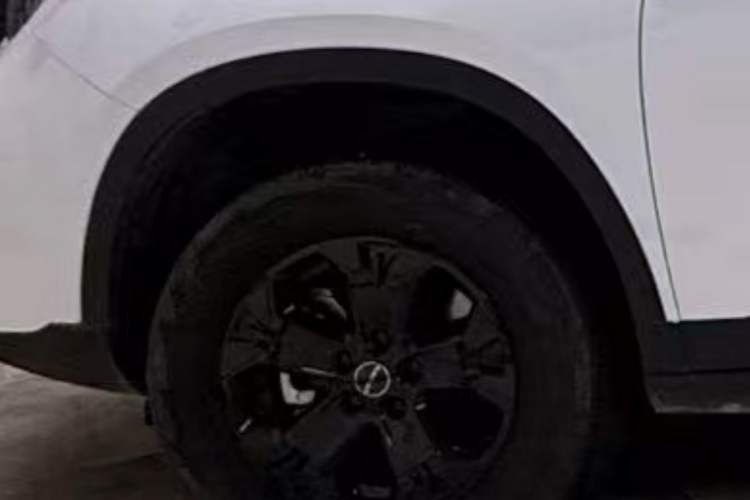 Used Radar King Kong 2025 460 km All-Wheel Drive Long-Box Version – Mighty King Kong Left Front Wheel Hub