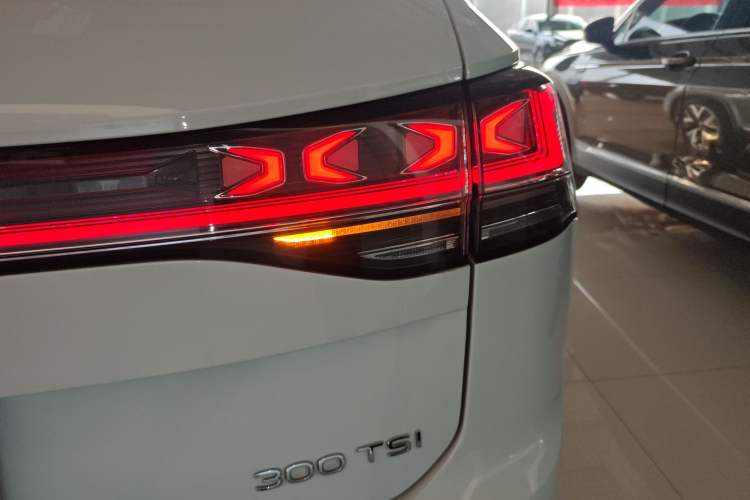 Used Volkswagen Tayron 2023 300TSI Two-Wheel-Drive Luxury Plus Advanced Edition
