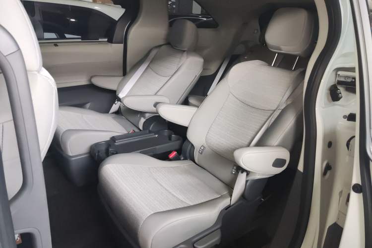 Used Toyota SIENNA 2024 2.5L Hybrid Comfort Edition Left Rear Seat