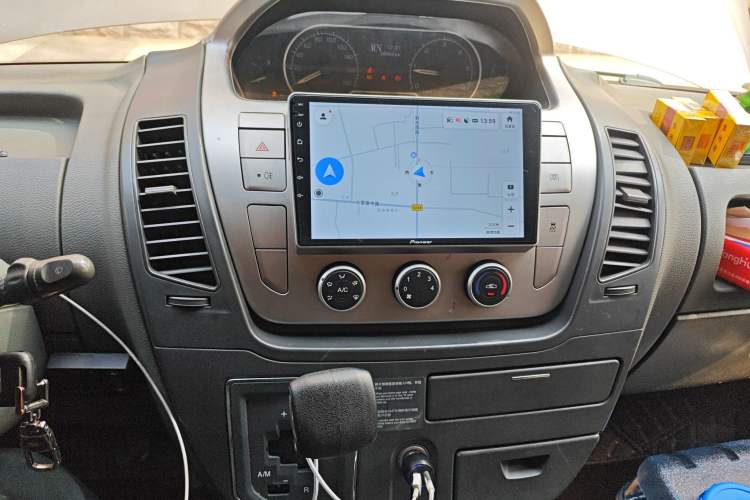 Used SAIC MAXUS Xintu V80 2017 2.5T AMT Aoyuntong National V Short Wheelbase Mid-Roof 5/6/10-Seater
