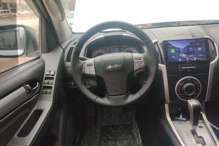 Used Isuzu mu-X 2015 2.5T Two-Wheel Drive Automatic Luxury Edition 7 Seats
