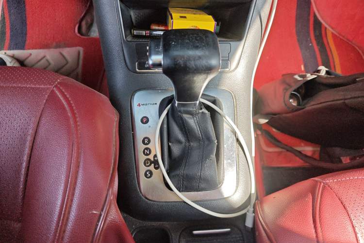 Used Volkswagen Tiguan 2010 2.0 TSI Automatic All-Wheel Drive Flagship Edition Gear Lever