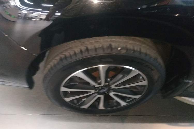 Used Subaru Forester 2018 2.0i Luxury Navigation Edition Left Front Wheel Hub