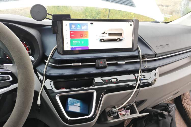 Used SAIC MAXUS Xintu V90 2024 ZhiJie 2.0T Automatic Front-Wheel-Drive Short Wheelbase Mid-Height Design with Single Rear Tire—5/6 Seater