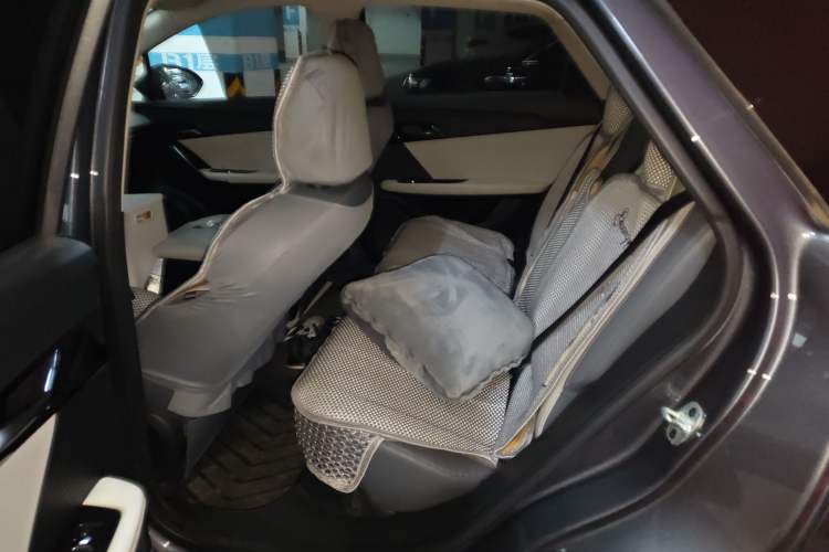 Used MG 4 EV 2022 520 km Luxury Edition Left Rear Seat