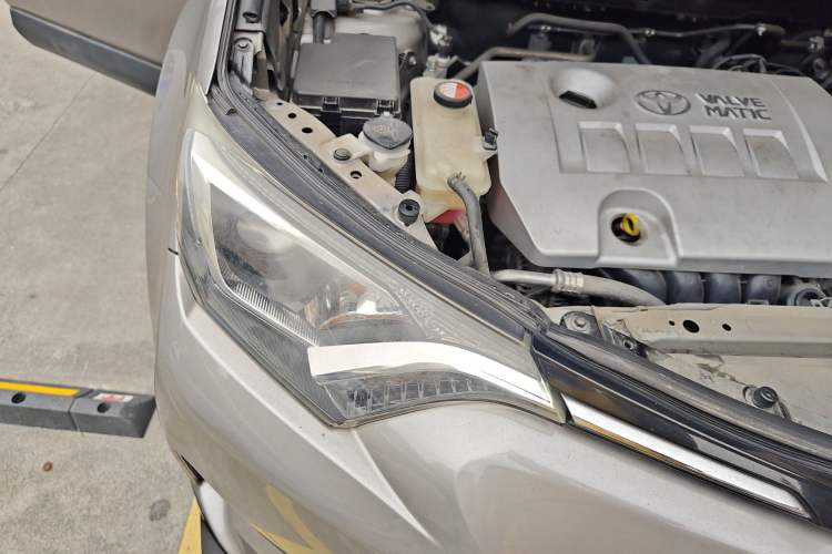 Used Toyota RAV4 2016 2.0L CVT Two-Wheel Drive Urban Edition China V Standard Right Front Headlight