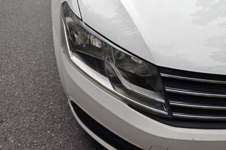 Used Volkswagen Lavida 2015 1.6L Automatic Fashion Edition Right Front Headlight