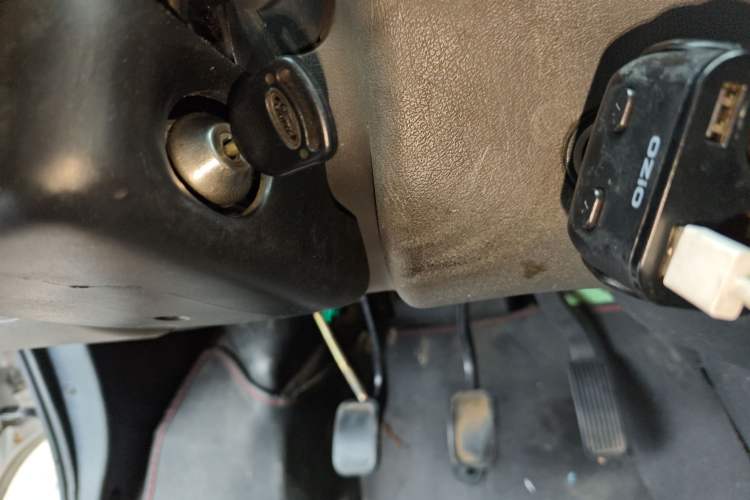 Used Ford Classic Transit 2015 2.8T Diesel Multi-Function Vehicle Short Wheelbase 6-Seater Mid-Roof Edition JX493ZLQ4